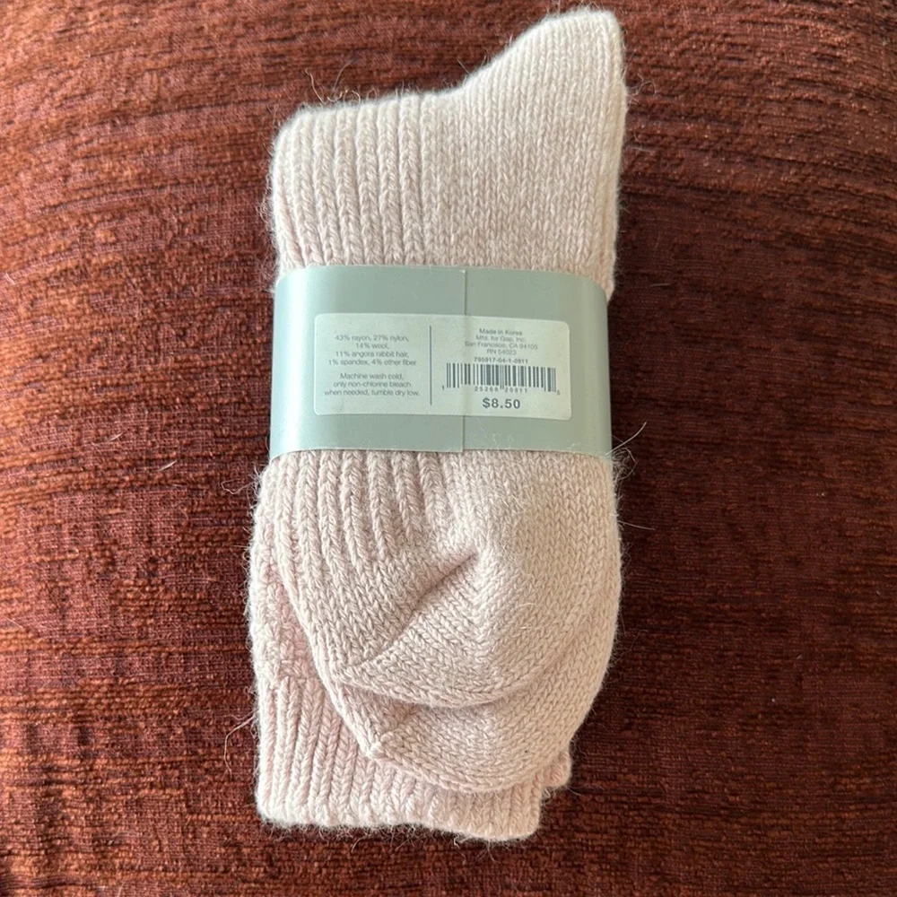 GAP Soft Light Pale Pink Plush Cozy Socks - Picture 2 of 6